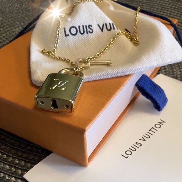Louis Vuitton Lock & Key Necklace with box - Picture 11 of 17